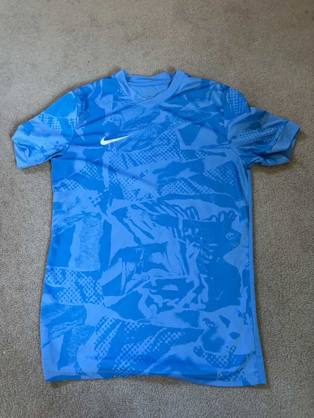 Nike Men’s Light Blue Graphic Patterned Training Jersey - Medium